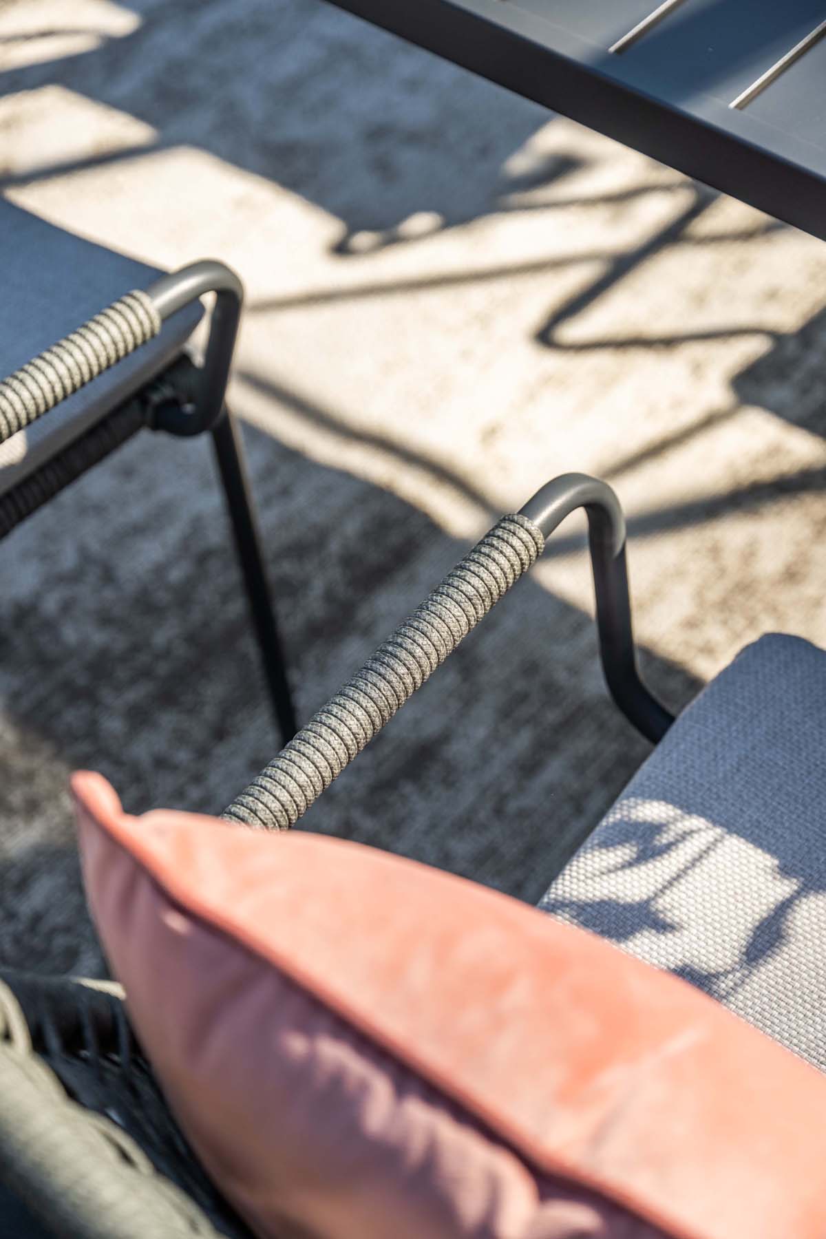 Swifty Dining Stuhl carbon black / rope grey / valley sand – Bild 11