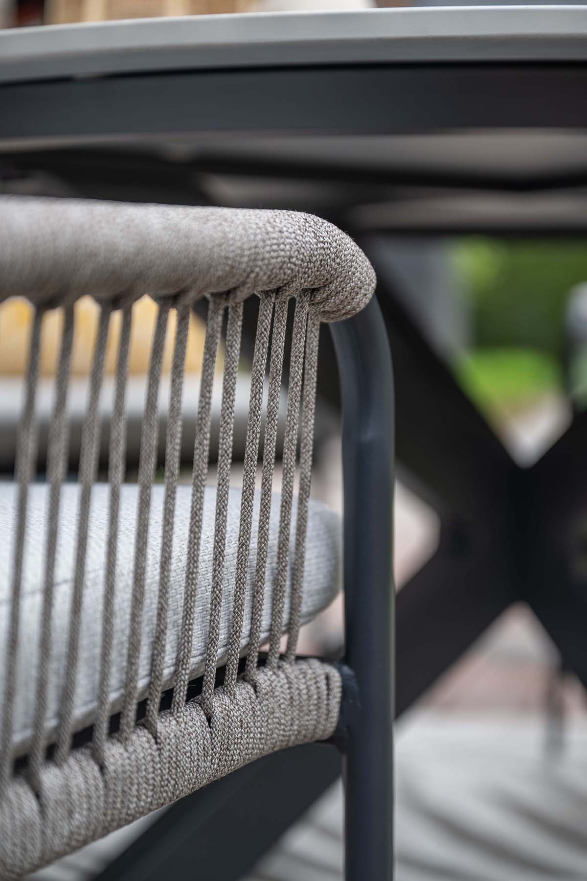 Raxa Dining Stuhl carbon black / rope taupe / valley sand – Bild 8